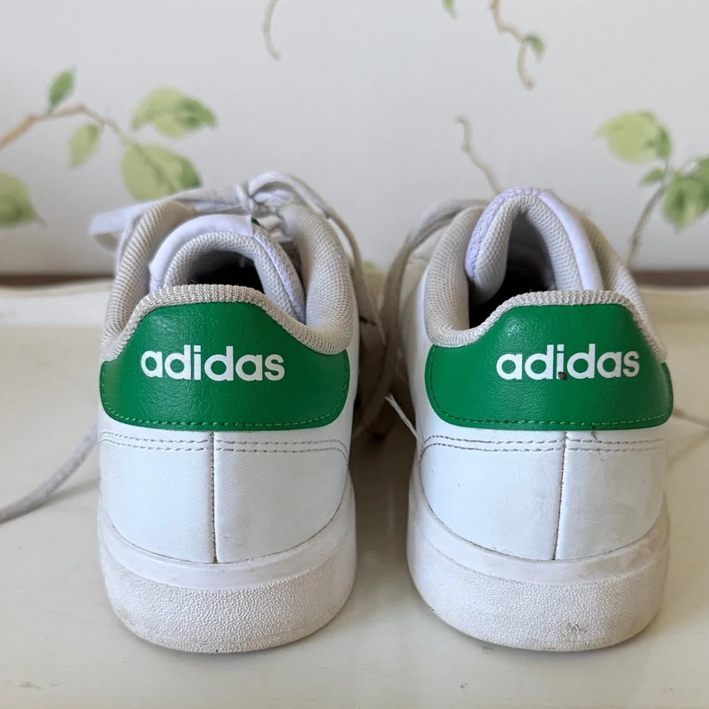 Adidas Sneakers in White and Green - Size 5 - Picture 2 of 11